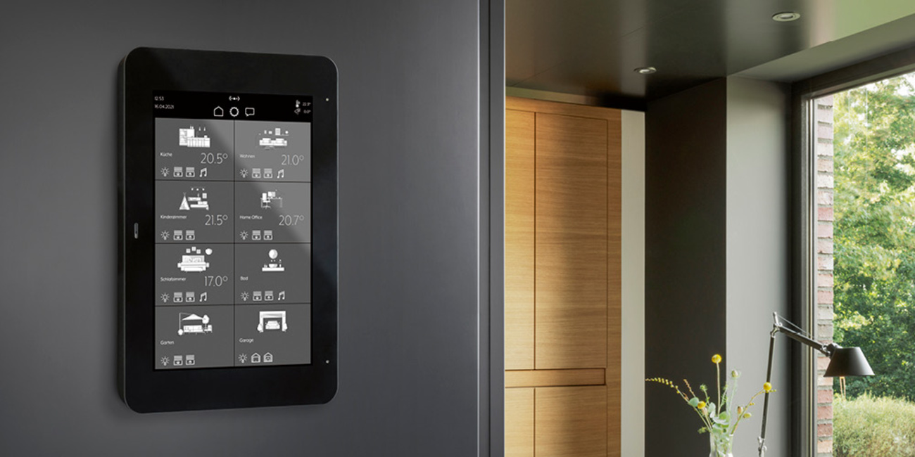 JUNG Smart Panel 8 bei FeMa Elektrotechnik GmbH in Burghaun