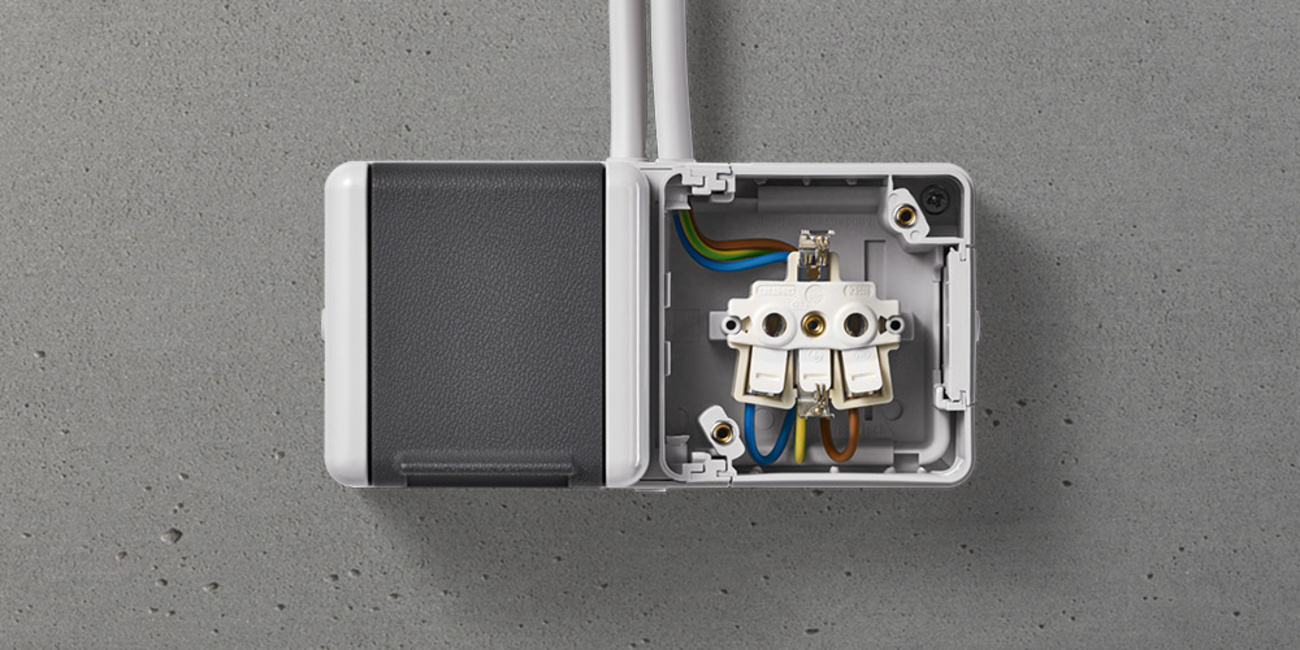 Doppelsteckdose mit Trennsteg bei FeMa Elektrotechnik GmbH in Burghaun